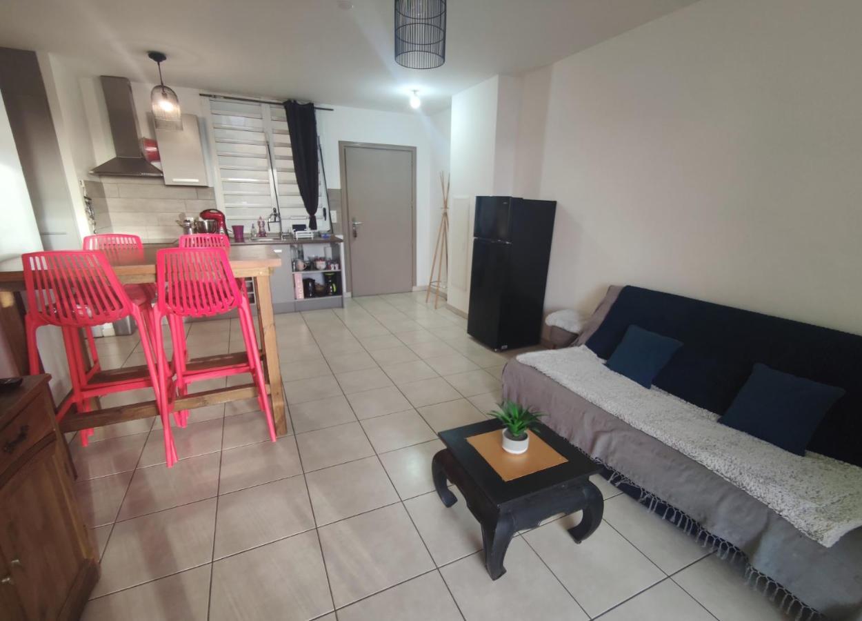 Location Saisonniere Meublee F2 St Leu Face Ocean A 1 Min Plage Apartman Saint-Leu Kültér fotó